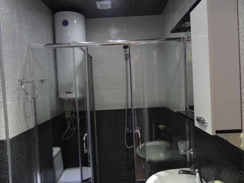 Apartment On Khimshiashvili バトゥーミ エクステリア 写真