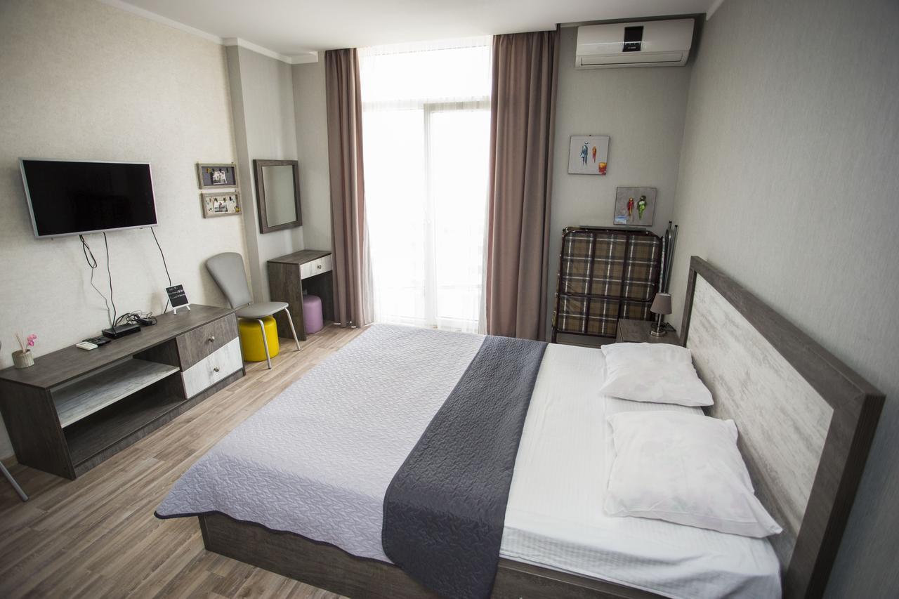 Apartment On Khimshiashvili バトゥーミ エクステリア 写真