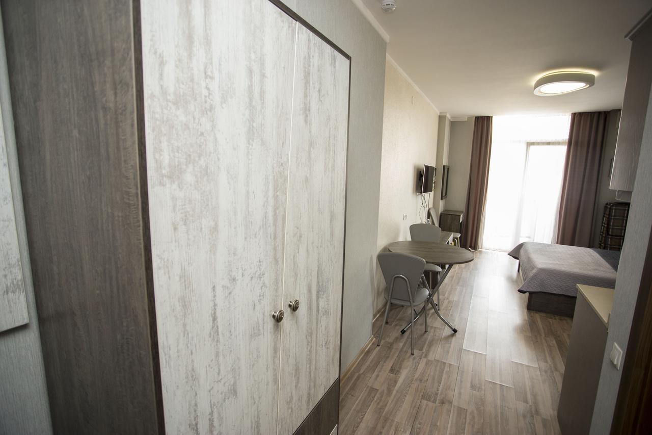 Apartment On Khimshiashvili バトゥーミ エクステリア 写真