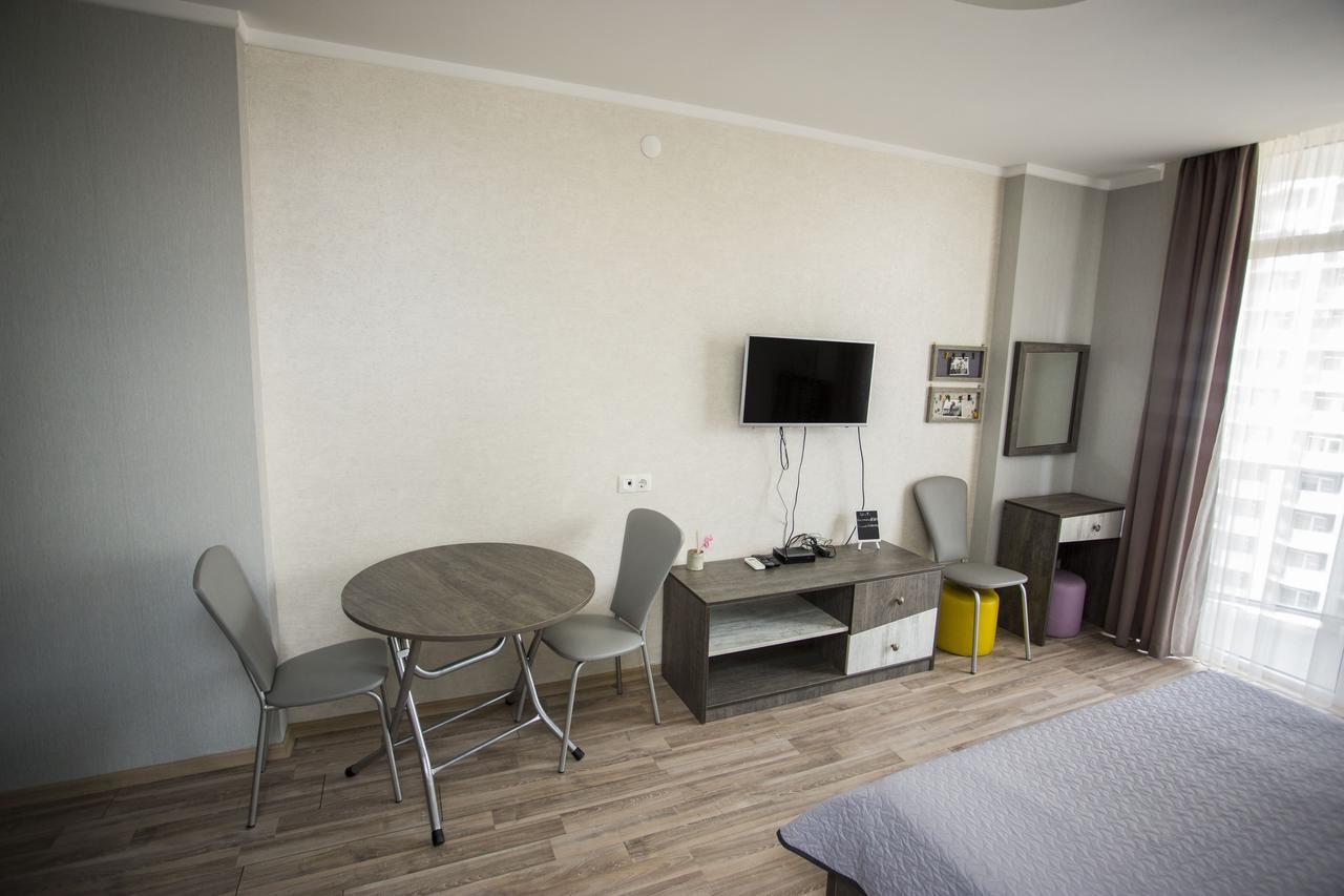 Apartment On Khimshiashvili バトゥーミ エクステリア 写真